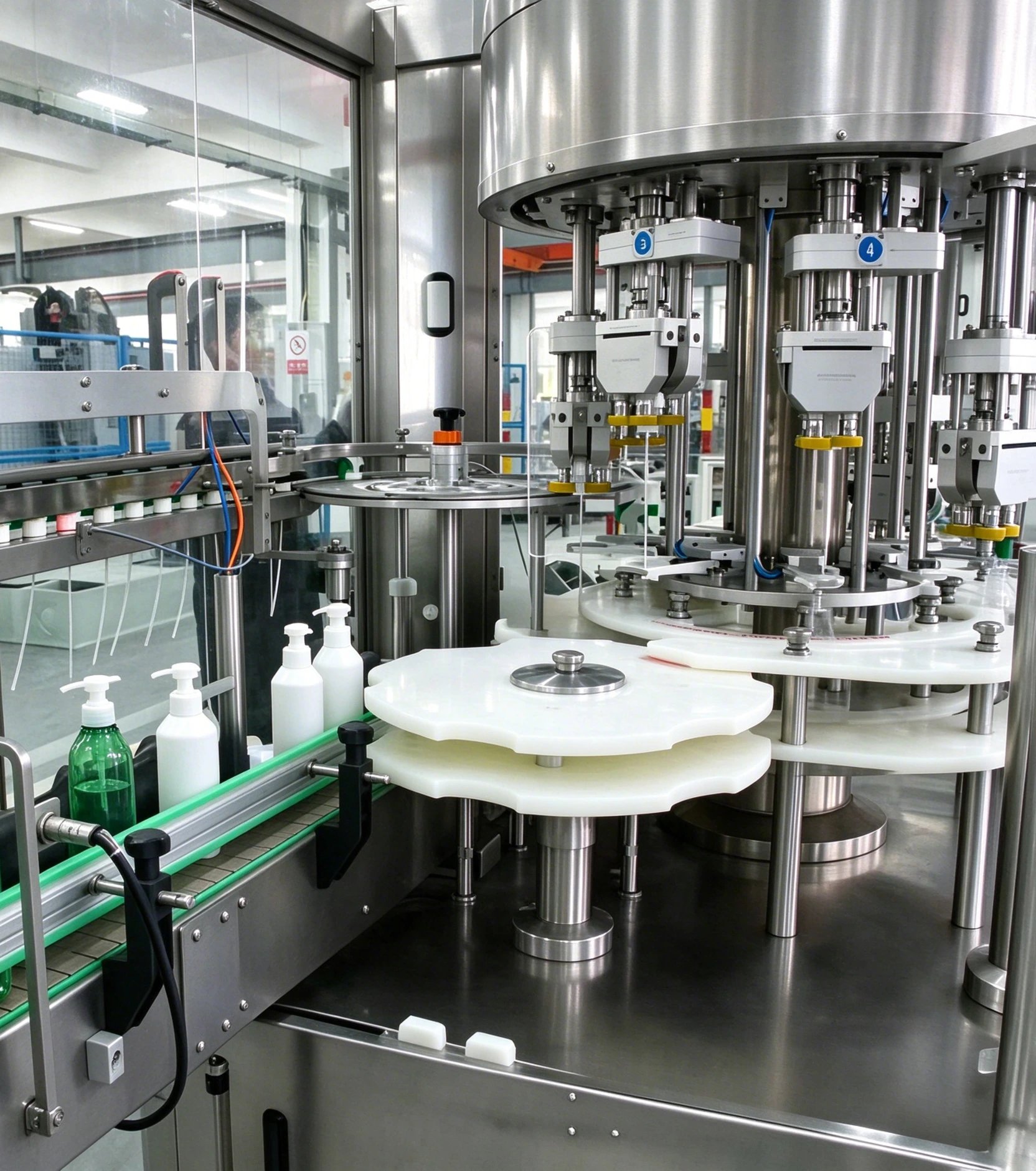 High-speed servo-driven pump capper for daily chemical and cosmetic bottles with zero thread damage