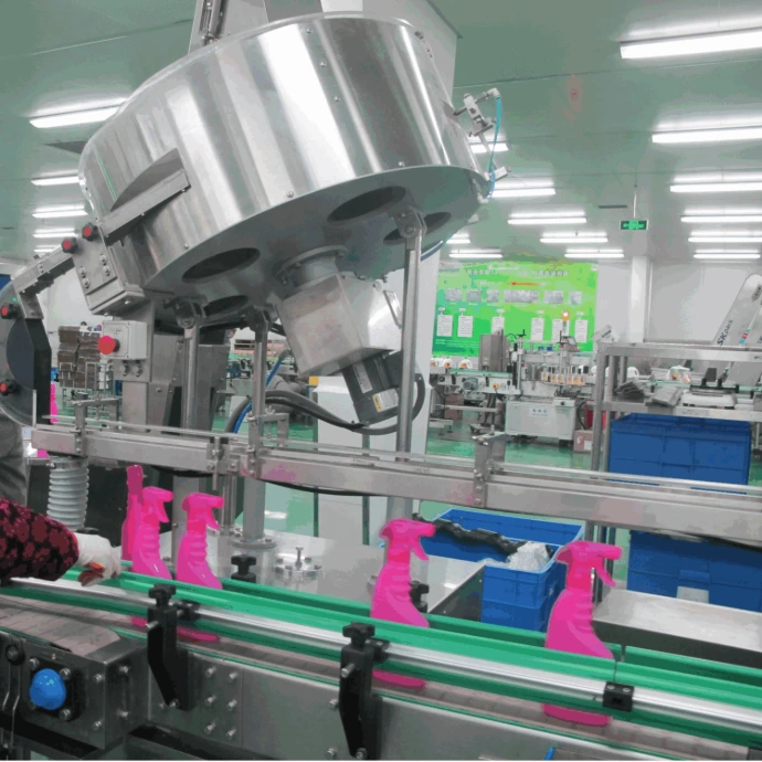 Industrial trigger sprayer capping machine with precise 360-degree nozzle orientation